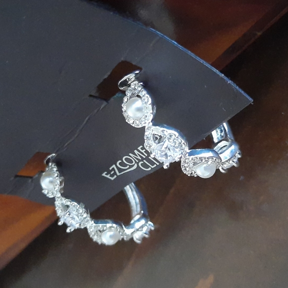 Pretty faux pearl & diamond  clip on earrings - Picture 2 of 3